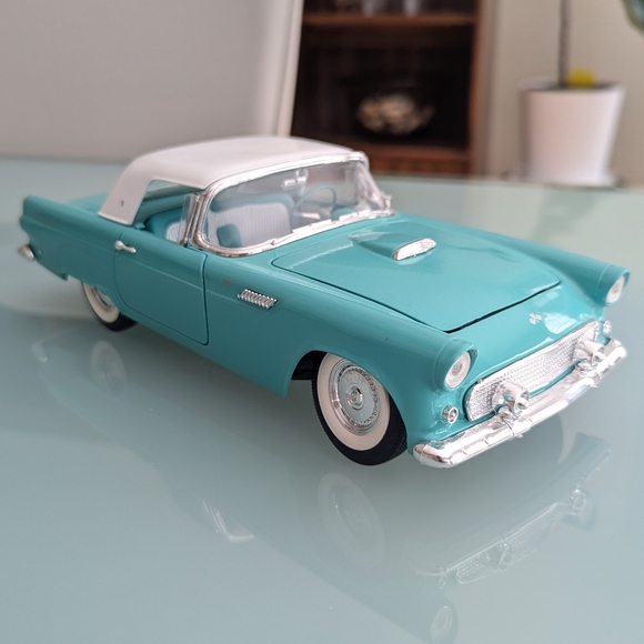 1955 Ford Thunderbird 1:18 Die Cast Model Car - Robin Egg Blue Collectible Car - Picture 3 of 14